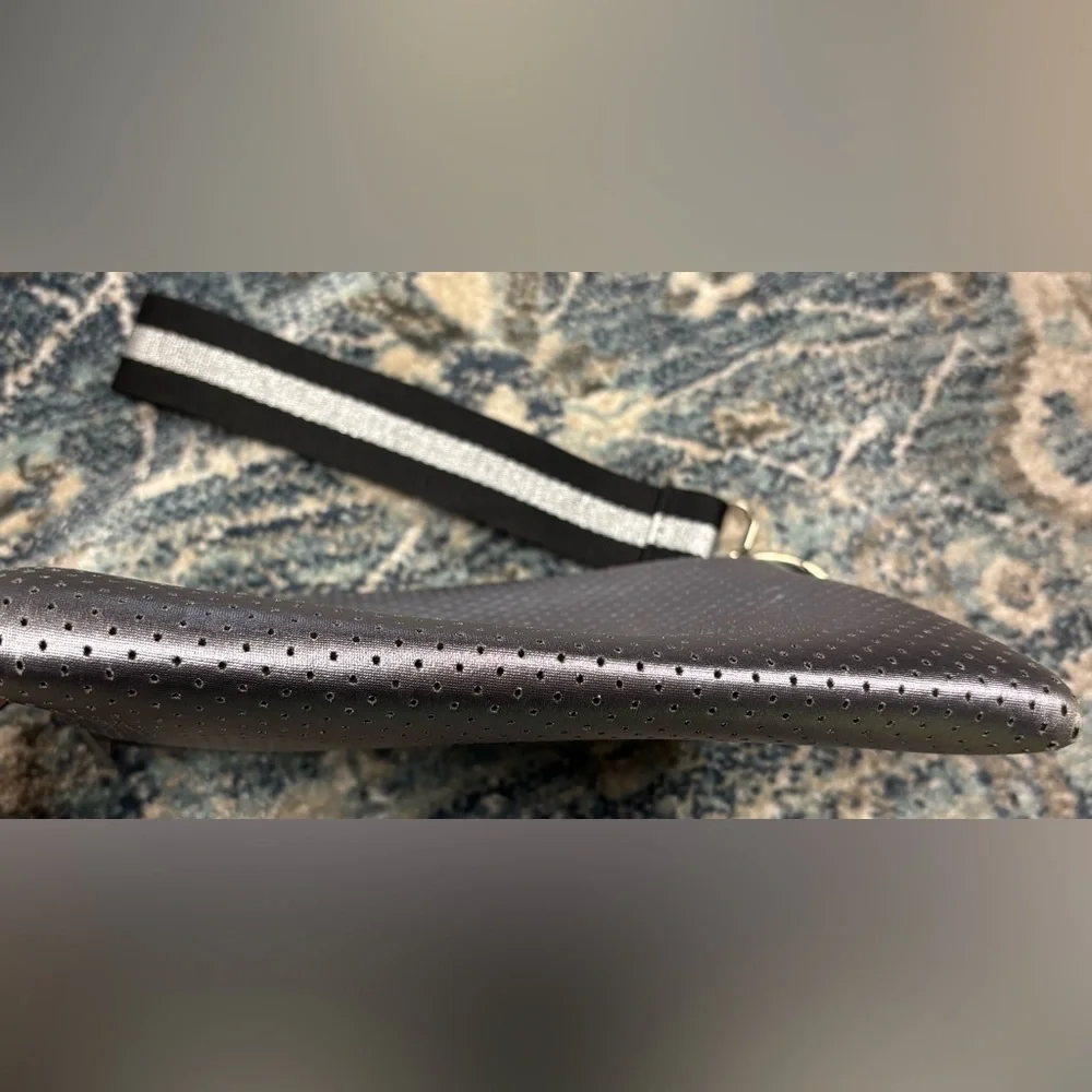 Prenelove silver wristlet